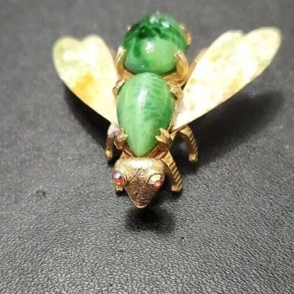 Vintage gold tone fly brooch green